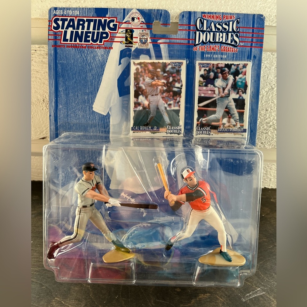 NWOT 1997 collectible baseball figures